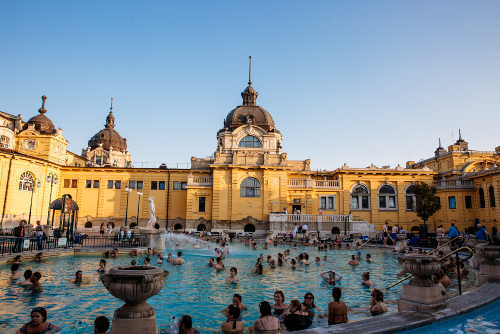 Bassin extérieur thermes