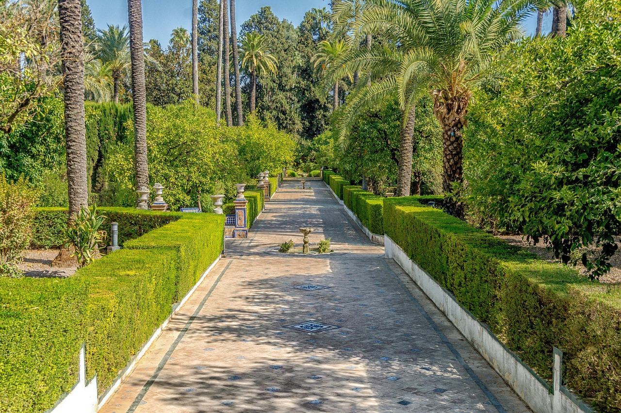 seville alcazar jardin