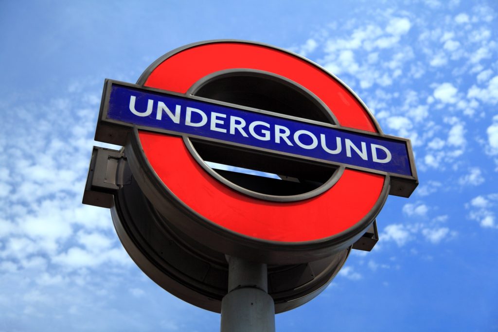 London City Pass - Célèbre panneau Underground de Londres, entrée de métro