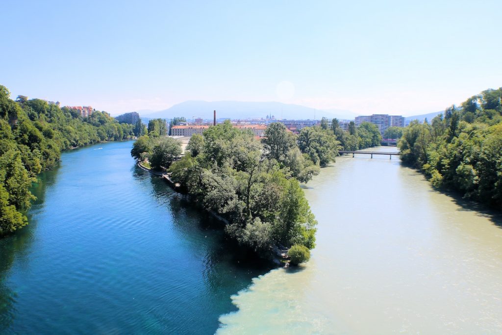 Vue sur La Jonction entre le Rhône et l'Arve.